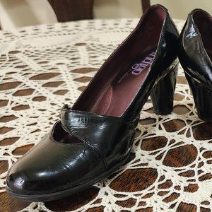 Indigo by Clarks Black patent leather heels size 8.5 US